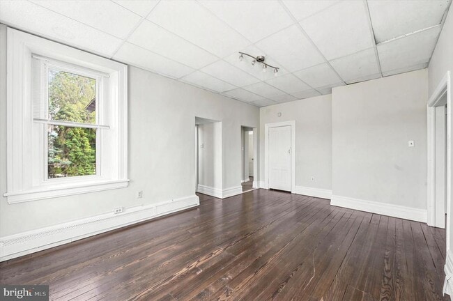 Building Photo - 222 Henderson Ave