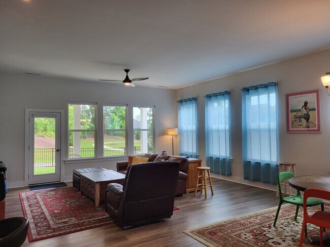 Foto del edificio - Spacious 3 bedroom in Mayes Hall Community