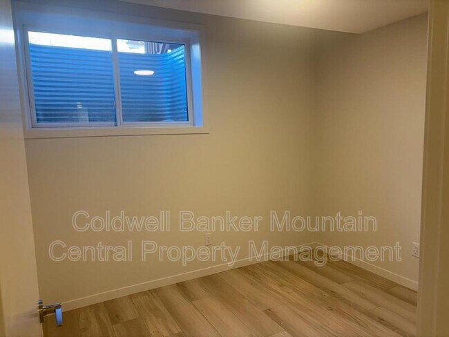 Photo du bâtiment - 343-330 30 St SW