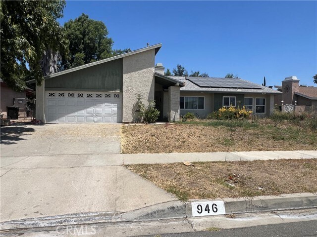 Building Photo - 946 W Woodcrest St