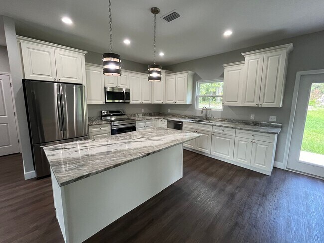 Foto del edificio - Upgraded New 3 Bedroom, 2 Bath home in Emerald Cove