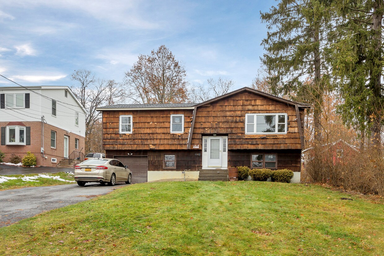 15 Summit St, Monroe, NY 10950 House for Rent in Monroe, NY