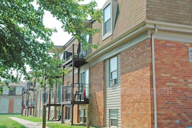 Building Photo - 5505 Hunt Club Ln