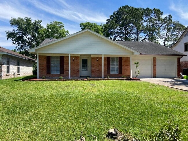 Building Photo - 1815 Westwood Dr