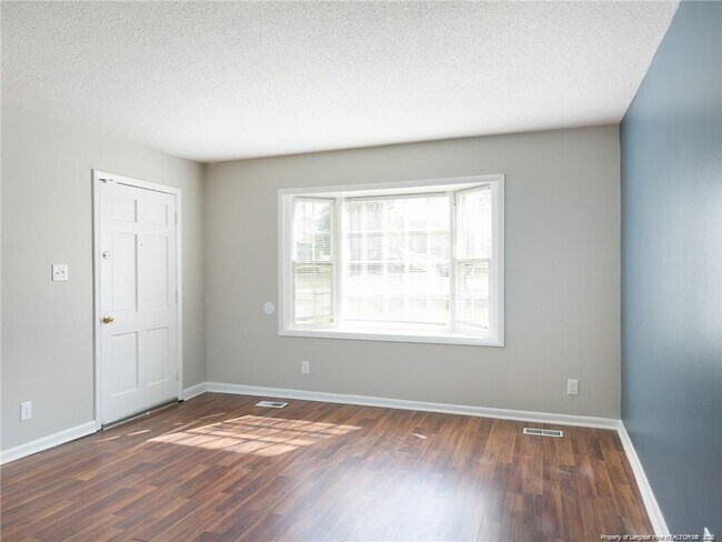Foto del edificio - 504 Alleghany Rd