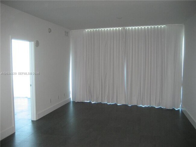 Foto del edificio - 888 Biscayne Blvd