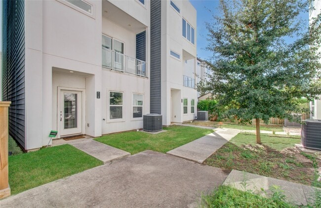 Foto del edificio - 2116 Naomi St