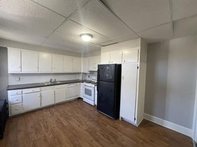 Foto del edificio - 631 Roosevelt Ave