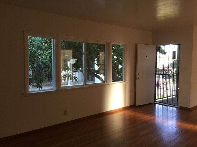 Building Photo - 1708 Huntington Dr