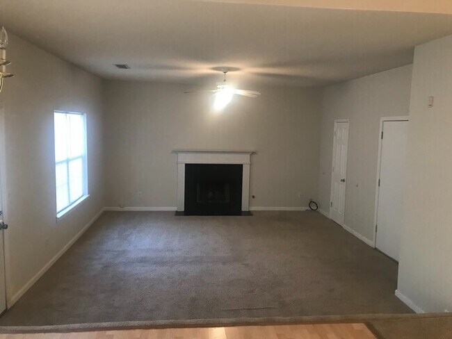 Foto del edificio - 2536 Lancewood Ln