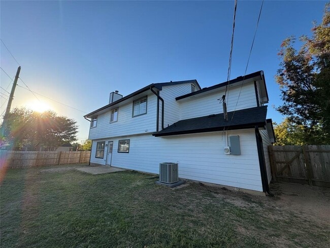 Building Photo - 1905 Hollow Tree Blvd
