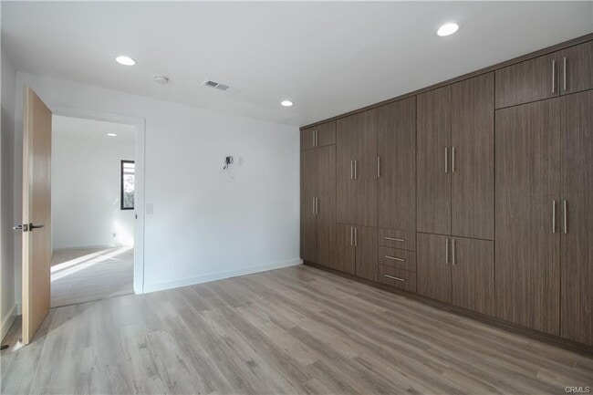 Foto del edificio - 8143 Hazeltine Ave