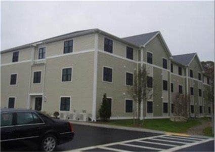 Building Photo - 679 Pond St