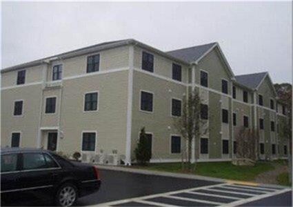 Foto del edificio - 679 Pond St