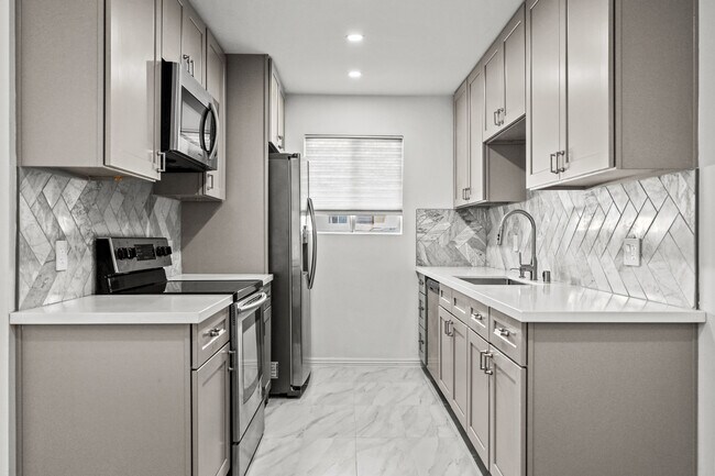 Foto del edificio - 617 N Sweetzer Ave. West Hollywood, CA 90048