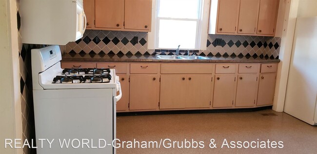 Building Photo - 3 br, 2 bath House - 321 E. Covington Street