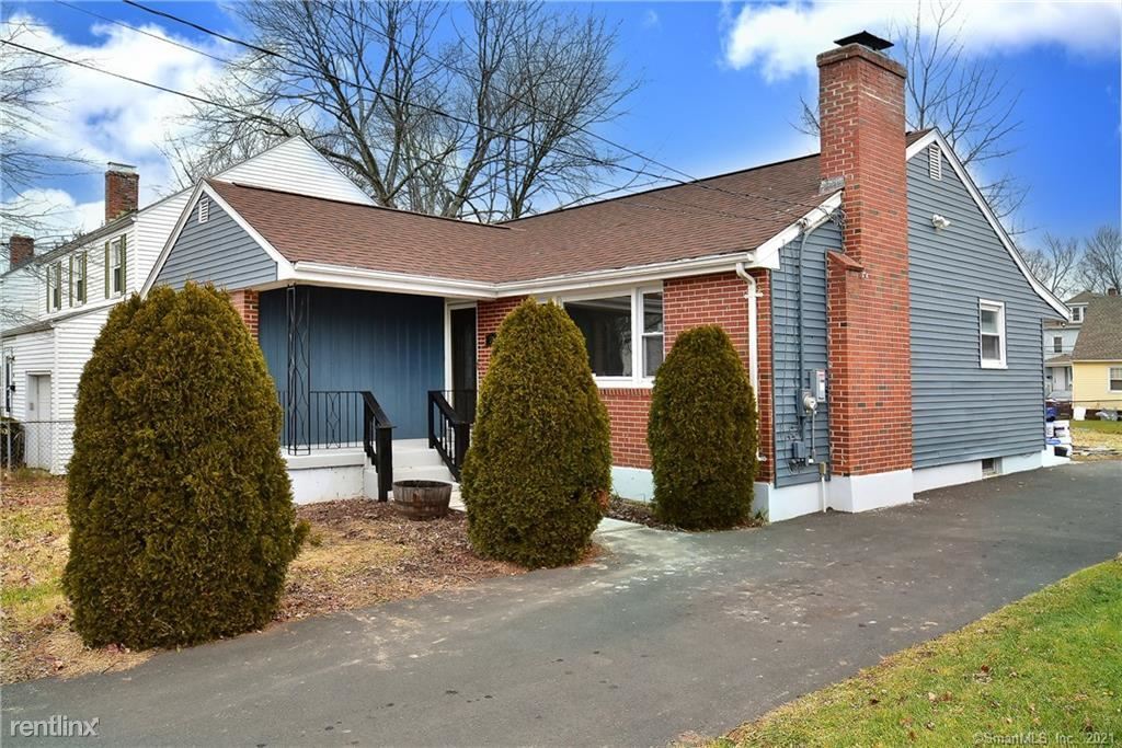 Primary Photo - 3 br, 2 bath House - 30 Roslyn St
