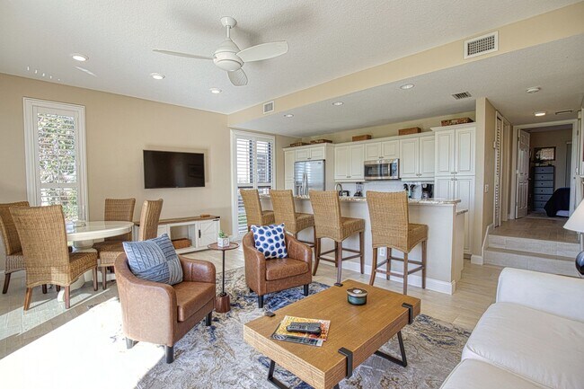 Building Photo - Seasonal Short-Term Condo on Venice Island...