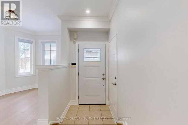 Building Photo - 5223 Fairford Crescent