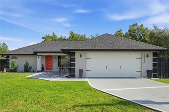 Building Photo - 10924 SW 48th Terrace