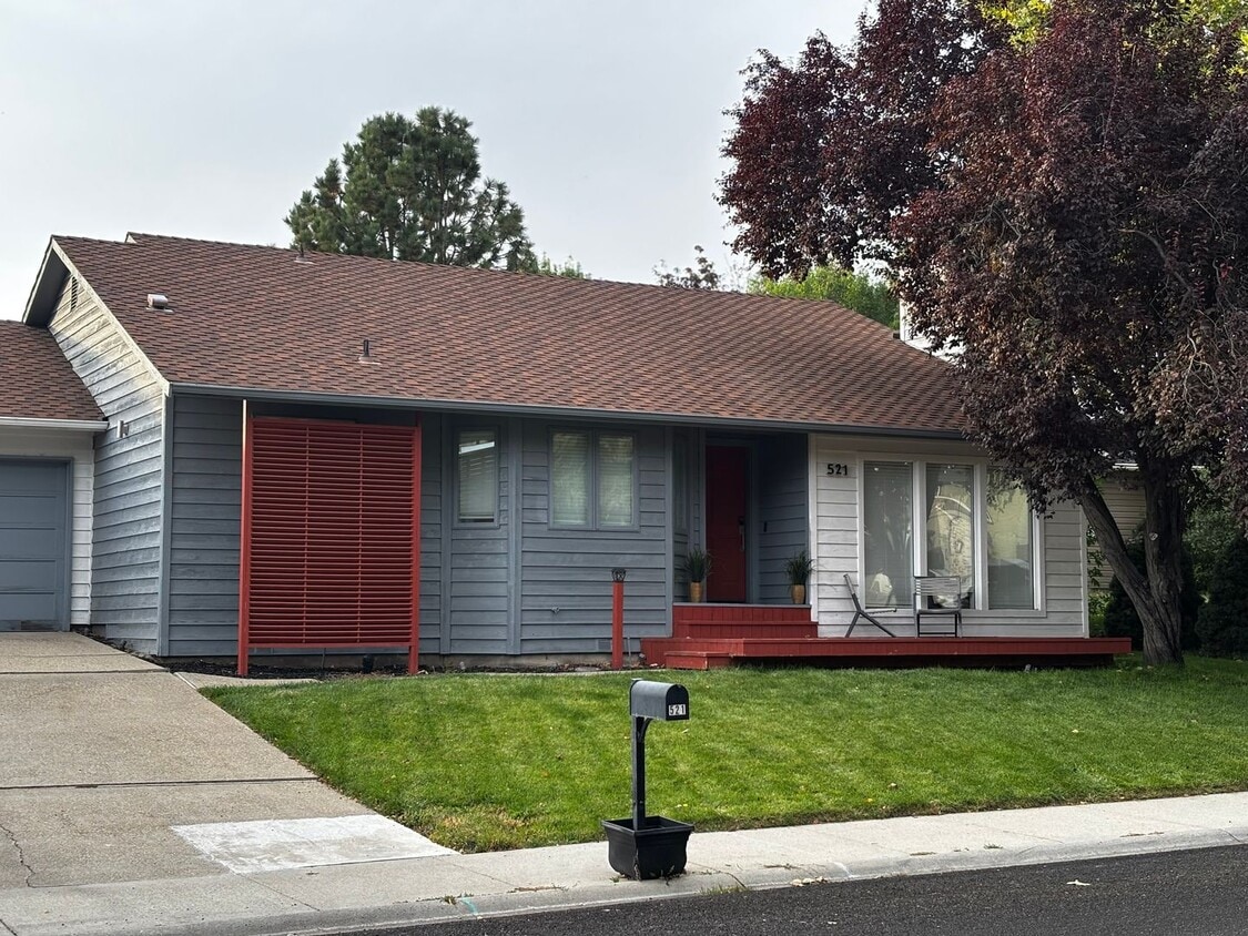 Primary Photo - Furnished Short-Term Rental in Eagle – Poo...