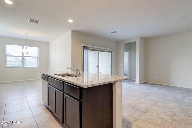 Foto del edificio - 3 br, 2 bath House - 2432 East San Borja T...