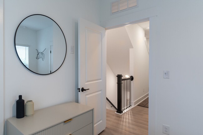 Building Photo - One West End