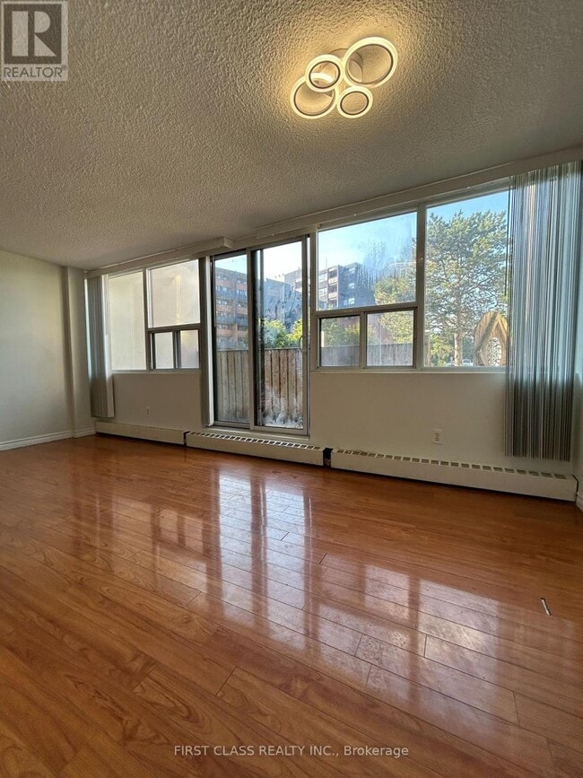 Building Photo - 2121 Roche Ct