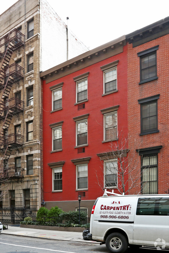 Building Photo - 318 W 15th St
