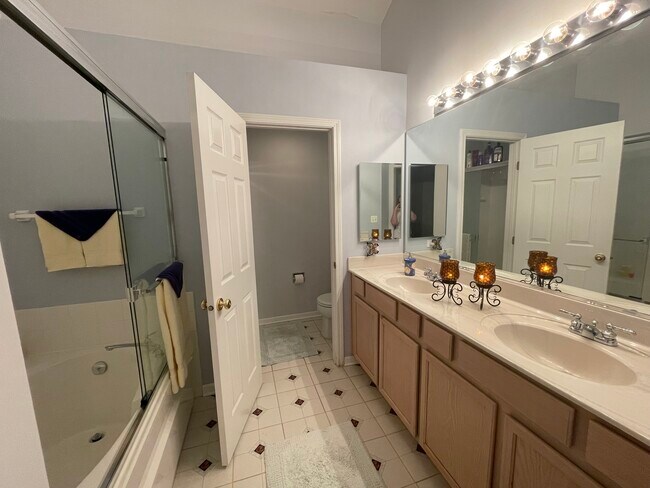 Master bathroom - 4533 Concord Ln