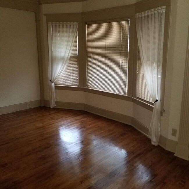 living room - 7004 Cedar St
