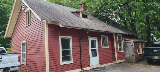 Building Photo - 249 Nelson Ave