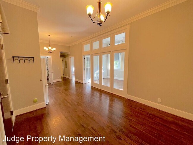 Building Photo - 2 br, 1 bath House - 1835 Skidaway Road #207