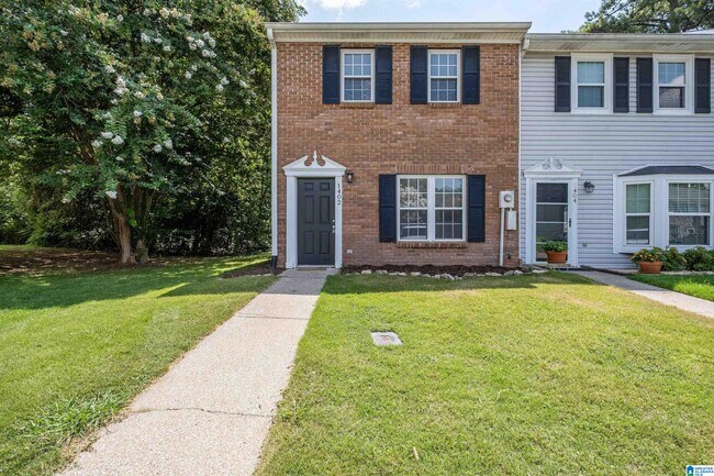 Building Photo - 1402 Applegate Dr