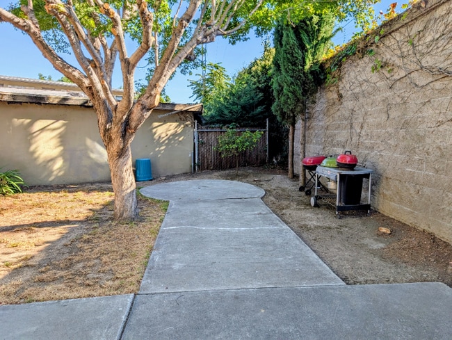 Foto del edificio - 914 College Dr