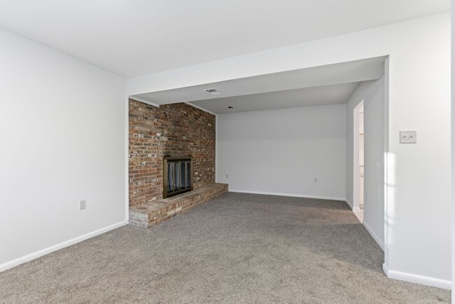 Building Photo - Charming 3 BR/2.5 BA Single-Family Home in...