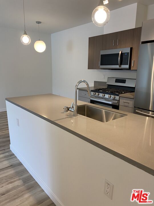 Foto del edificio - 6640 Woodley Ave