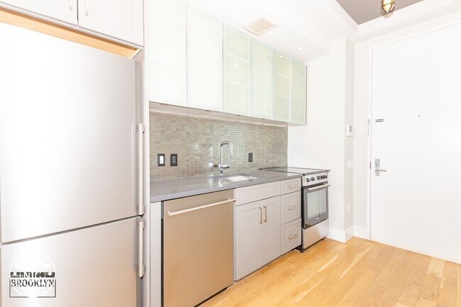 Building Photo - 69 Ten Eyck St