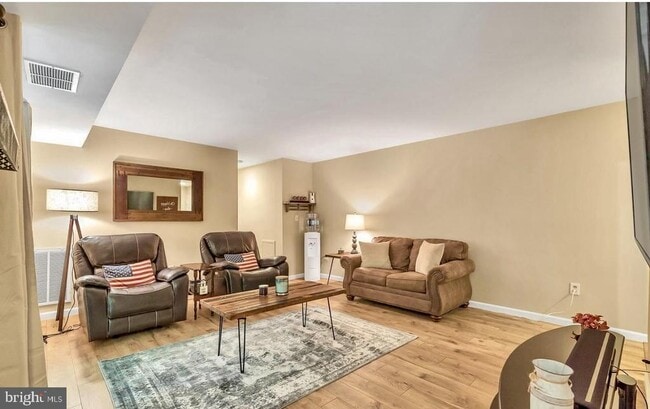 Building Photo - 1543 Colonial Dr