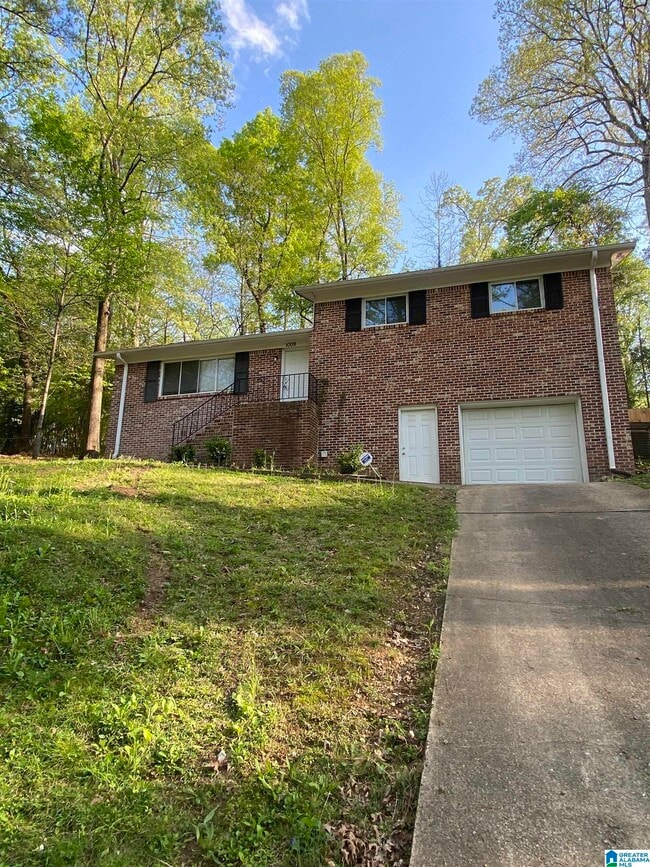 Building Photo - 1009 Springview St