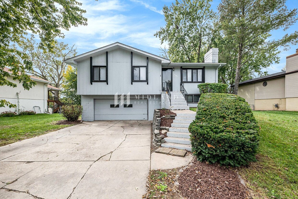 Primary Photo - 3 Bedroom Bellevue Home