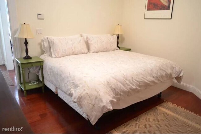 Building Photo - 1 br, 1 bath Condo - 22 Vine Terrace