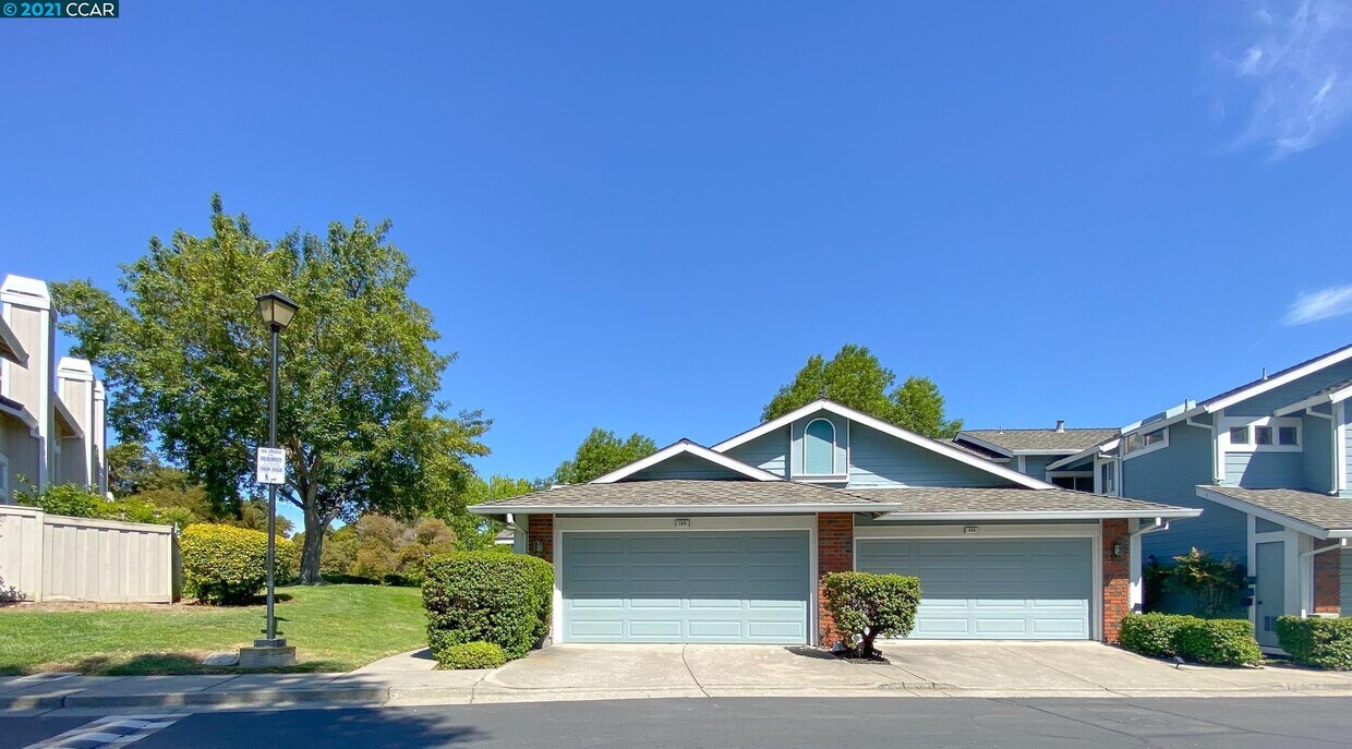 Primary Photo - 142 S Wildwood