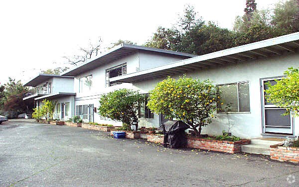 Foto del edificio - Hilltop Drive, 2991*