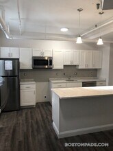 Building Photo - 89 Park Dr