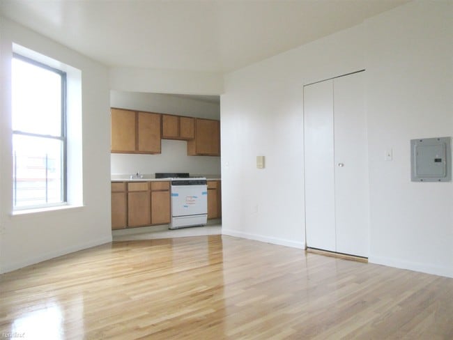 Building Photo - 600 W 133rd St