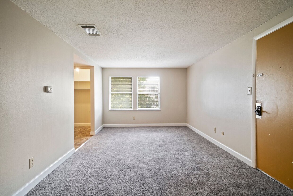 Foto principal - 3606 Balsam Ave