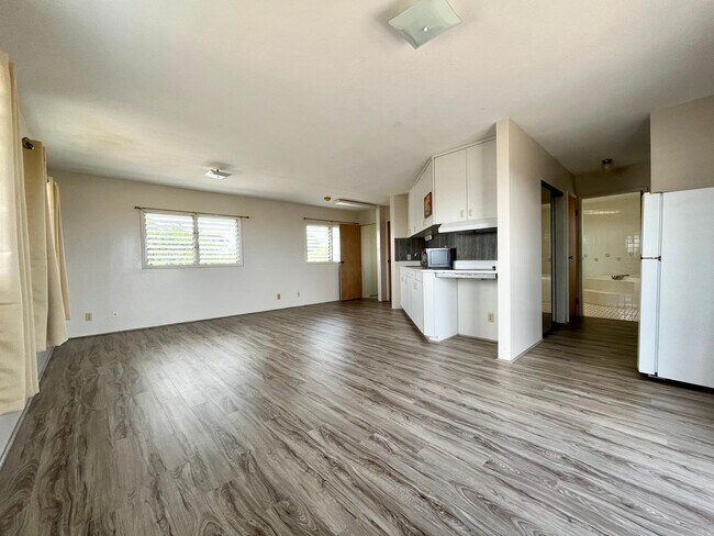 Building Photo - Pearl City: Large Studio with 1 Bath, and ...