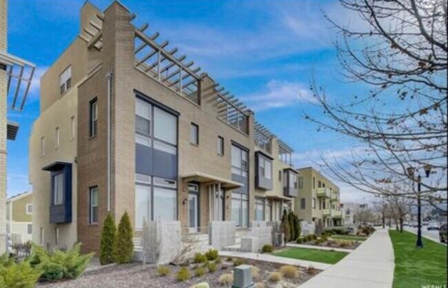 Building Photo - 4617 W Daybreak Rim Way