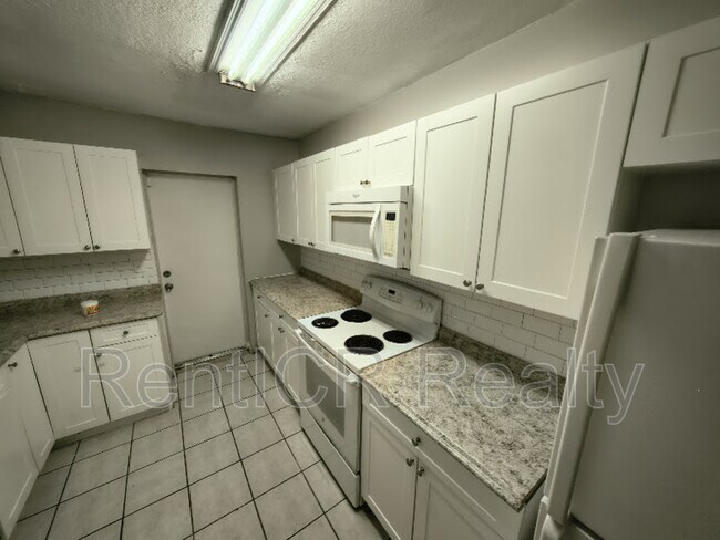 Foto del edificio - 1708 Azalea Ct